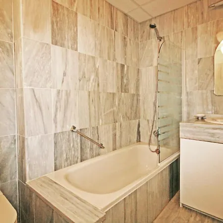 Apartment Amazing In Las Mimosas De Cabopin With 2 Bedrooms, Wifi And Outdoor Swimming Pool Marbella